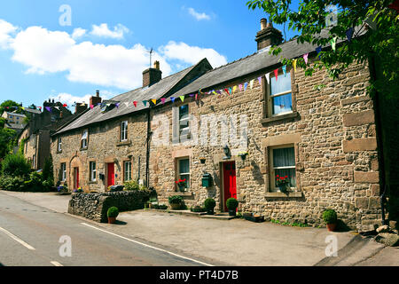 Reihe von Steinhäusern im Dorf Winster, Derbyshire Stockfoto