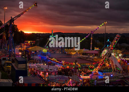 Sonnenuntergang an der jährlichen Goose Fair in Nottingham, Nottinghamshire England Großbritannien Stockfoto