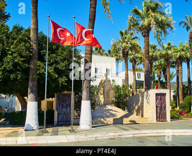 Bodrum, Türkei - Juli 6, 2018. Independence Monument mit der Statue von Mustafa Kemal Atatürk und osmanischen Soldaten. Bodrum in der Innenstadt. Provinz Mugla, Stockfoto