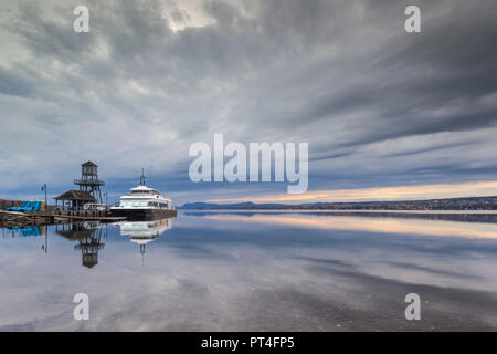 Kanada, Quebec, Gartenschau Region, Magog, Lac Memphremagog See und tourboat, Herbst Stockfoto