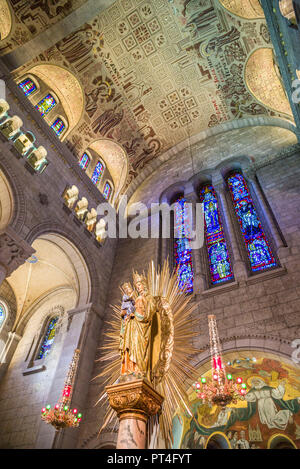 Kanada, Quebec, Capitale-Nationale Region, Beaupre Küste, Ste-Anne de Beaupre, Basilica Ste-Anne-de-Beaupre, Anbauteile innen Stockfoto