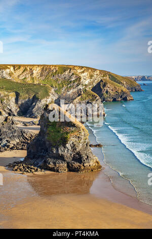 Sea Stacks an Bedruthan Steps, Carnewas, Cornwall, England, Großbritannien. Stockfoto