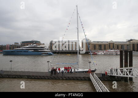 Der Prinz von Wales und die Herzogin von Cornwall besuchen Sie die 'MAiden "Yacht und mit Ihrer Königlichen Hoheit, Prinzessin Haya Bint Hussein treffen bei St. Katharine Docks in London mit: Atmosphäre, Wo: London, Vereinigtes Königreich, wenn: 5. Sep. 2018 Credit: WENN.com Stockfoto