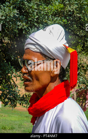 Phan Rang, Vietnam - 1. Oktober 2005. Cham Priester tragen offiziellen Roben. Stockfoto