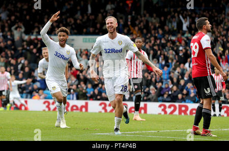 Leeds United von Pontus Jansson (Mitte) feiert ersten Ziel seiner Seite des Spiels zählen während der Himmel Wette Championship Match an der Elland Road, Leeds. Stockfoto