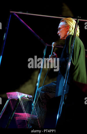 Konzert der französischen Sänger Christophe am Olympia Theater in Paris nach 27 Jahren Abwesenheit auf der Bühne (Frankreich, 10/03/2002) Stockfoto