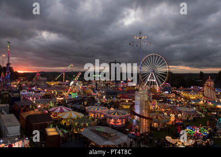 Sonnenuntergang an der jährlichen Goose Fair in Nottingham, Nottinghamshire England Großbritannien Stockfoto