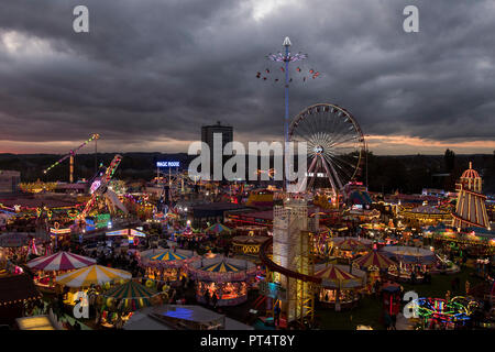 Sonnenuntergang an der jährlichen Goose Fair in Nottingham, Nottinghamshire England Großbritannien Stockfoto