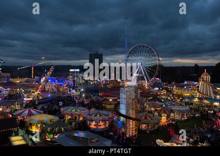 Dämmerung am jährlichen Goose Fair in Nottingham, Nottinghamshire England Großbritannien Stockfoto