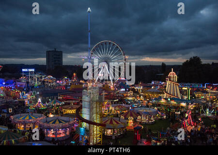 Dämmerung am jährlichen Goose Fair in Nottingham, Nottinghamshire England Großbritannien Stockfoto