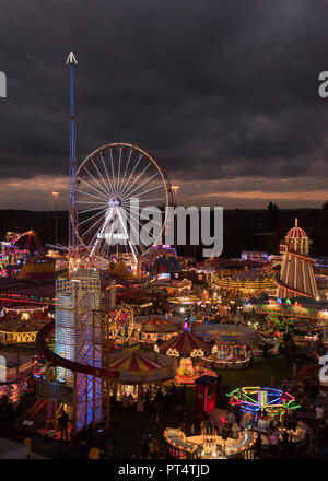 Sonnenuntergang an der jährlichen Goose Fair in Nottingham, Nottinghamshire England Großbritannien Stockfoto