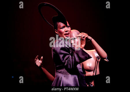 Grace Jones in der Nacht der Proms Konzert in Antwerpen (Belgien, 28/10/2010) Stockfoto