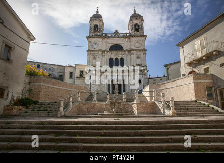 Die Kirche der heiligen Valentino und Damiano in San Valentino Citeriore, Italien. Abruzzen Stockfoto