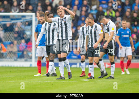 Portsmouth, Großbritannien. 06 Okt, 2018. Gillingham Spieler Feiern unter der Leitung bei Portsmouth während der efl Sky Bet Liga 1 Übereinstimmung zwischen Portsmouth und Gillingham an Fratton Park, Portsmouth, England am 6. Oktober 2018. Foto von Simon Carlton. Nur die redaktionelle Nutzung, eine Lizenz für die gewerbliche Nutzung erforderlich. Keine Verwendung in Wetten, Spiele oder einer einzelnen Verein/Liga/player Publikationen. Credit: UK Sport Pics Ltd/Alamy leben Nachrichten Stockfoto