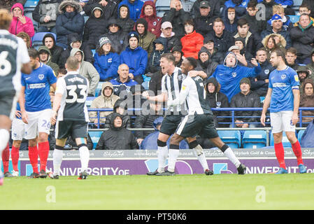 Portsmouth, Großbritannien. 06 Okt, 2018. Alex Lacey von Gillingham feiert nach dem Scoring der Besucher während der efl Sky Bet Liga 1 Übereinstimmung zwischen Portsmouth und Gillingham an Fratton Park, Portsmouth, England am 6. Oktober 2018. Foto von Simon Carlton. Nur die redaktionelle Nutzung, eine Lizenz für die gewerbliche Nutzung erforderlich. Keine Verwendung in Wetten, Spiele oder einer einzelnen Verein/Liga/player Publikationen. Credit: UK Sport Pics Ltd/Alamy leben Nachrichten Stockfoto