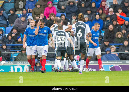 Portsmouth, Großbritannien. 06 Okt, 2018. Alex Lacey von Gillingham feiert nach dem Scoring der Besucher während der efl Sky Bet Liga 1 Übereinstimmung zwischen Portsmouth und Gillingham an Fratton Park, Portsmouth, England am 6. Oktober 2018. Foto von Simon Carlton. Nur die redaktionelle Nutzung, eine Lizenz für die gewerbliche Nutzung erforderlich. Keine Verwendung in Wetten, Spiele oder einer einzelnen Verein/Liga/player Publikationen. Credit: UK Sport Pics Ltd/Alamy leben Nachrichten Stockfoto