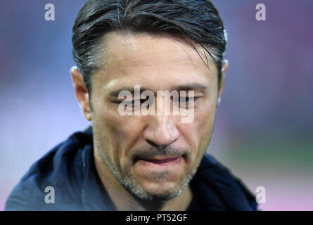 München, Bayern. 06 Okt, 2018. 06 Oktober 2018, Germany, München: Fußball: Bundesliga, FC Bayern München gegen Borussia Mönchengladbach, 7. Spieltag in der Allianz Arena. Niko Kovac, Trainer des FC Bayern, vor dem Spiel. Quelle: Tobias Hase/dpa - WICHTIGER HINWEIS: DFL d DFB-Vorschriften die Verwendung von Fotografien als Bildsequenzen und/oder quasi-Video./dpa/Alamy Leben Nachrichten verbieten Stockfoto