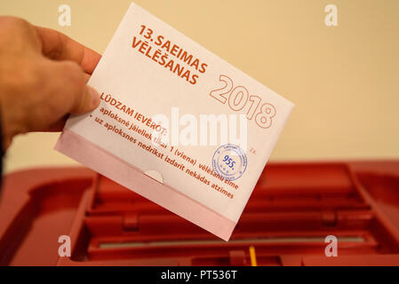 , Marupe Lettland. 6. Okt 2018. 06.10.2018. , MARUPE LETTLAND. Die Wahlen zum Parlament der Republik Lettland (Saeima) Credit: gints Ivuskans/Alamy leben Nachrichten Stockfoto