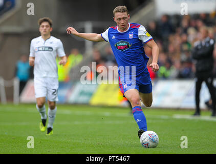 Liberty Stadium, Swansea, Großbritannien. 6. Okt, 2018. EFL-Meisterschaft Fußball, Swansea City gegen Ipswich Town; Matthäus Pennington von Ipswich Town in Aktion: Aktion plus Sport/Alamy leben Nachrichten Stockfoto