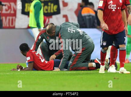 Firo: 06.10.2018 Fuvuball, Fussball: 1. Bundesliga FC Bayern München - Borussia Mv? Nchengladbach, David Alaba, FC Bayern München, München, Verletzungen, Behandlung | Verwendung weltweit Stockfoto