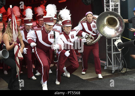 Chester, Pennsylvania, USA. 6. Okt, 2018. Der Tempel band und Cheerleadern in Aktion während des Spiels gegen ECU am Lincoln Financial Field in Philadelphia Pennsylvania Credit: Ricky Fitchett/ZUMA Draht/Alamy leben Nachrichten Stockfoto