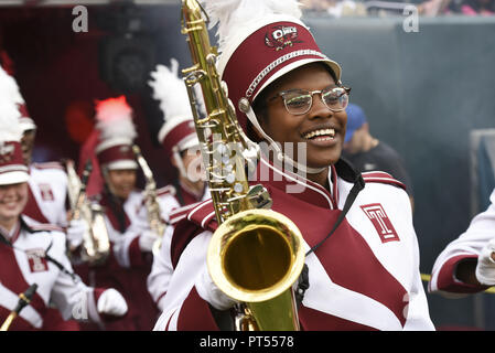 Chester, Pennsylvania, USA. 6. Okt, 2018. Der Tempel band und Cheerleadern in Aktion während des Spiels gegen ECU am Lincoln Financial Field in Philadelphia Pennsylvania Credit: Ricky Fitchett/ZUMA Draht/Alamy leben Nachrichten Stockfoto