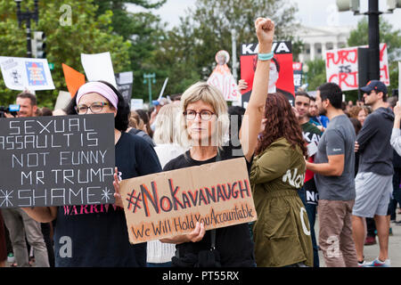 Washington, USA, 6 Okt, 2018: Am Tag der endgültigen Abstimmung zu bestätigen Brett Kavanaugh, der Oberste Gerichtshof der USA, Tausende von demokratischen Aktivisten protestieren vor dem Obersten Gerichtshof und dem US Capitol. Credit: B Christopher/Alamy leben Nachrichten Stockfoto