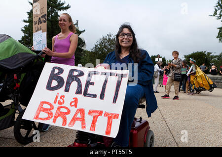 Washington, USA, 6 Okt, 2018: Am Tag der endgültigen Abstimmung zu bestätigen Brett Kavanaugh, der Oberste Gerichtshof der USA, Tausende von demokratischen Aktivisten protestieren vor dem Obersten Gerichtshof und dem US Capitol. Credit: B Christopher/Alamy leben Nachrichten Stockfoto