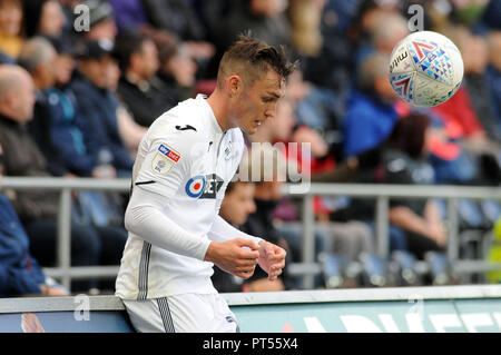 Swansea, Großbritannien. 6. Oktober 2018. Connor Roberts von Swansea City in Aktion. EFL Skybet Meisterschaft übereinstimmen, Swansea City v Ipswich Town an der Liberty Stadium in Swansea, Südwales am Samstag, den 6. Oktober 2018. Dieses Bild dürfen nur für redaktionelle Zwecke verwendet werden. Nur die redaktionelle Nutzung, eine Lizenz für die gewerbliche Nutzung erforderlich. Keine Verwendung in Wetten, Spiele oder einer einzelnen Verein/Liga/player Publikationen. pic von Phil Rees/Andrew Orchard sport Fotografie/Alamy leben Nachrichten Stockfoto