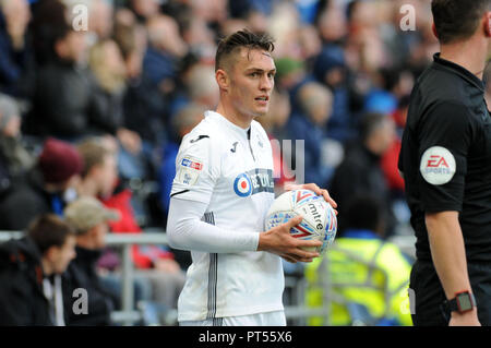 Swansea, Großbritannien. 6. Oktober 2018. Connor Roberts von Swansea City in Aktion. EFL Skybet Meisterschaft übereinstimmen, Swansea City v Ipswich Town an der Liberty Stadium in Swansea, Südwales am Samstag, den 6. Oktober 2018. Dieses Bild dürfen nur für redaktionelle Zwecke verwendet werden. Nur die redaktionelle Nutzung, eine Lizenz für die gewerbliche Nutzung erforderlich. Keine Verwendung in Wetten, Spiele oder einer einzelnen Verein/Liga/player Publikationen. pic von Phil Rees/Andrew Orchard sport Fotografie/Alamy leben Nachrichten Stockfoto