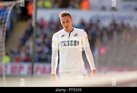 Swansea, Großbritannien. 6. Oktober 2018. Connor Roberts von Swansea City in Aktion. EFL Skybet Meisterschaft übereinstimmen, Swansea City v Ipswich Town an der Liberty Stadium in Swansea, Südwales am Samstag, den 6. Oktober 2018. Dieses Bild dürfen nur für redaktionelle Zwecke verwendet werden. Nur die redaktionelle Nutzung, eine Lizenz für die gewerbliche Nutzung erforderlich. Keine Verwendung in Wetten, Spiele oder einer einzelnen Verein/Liga/player Publikationen. pic von Phil Rees/Andrew Orchard sport Fotografie/Alamy leben Nachrichten Stockfoto