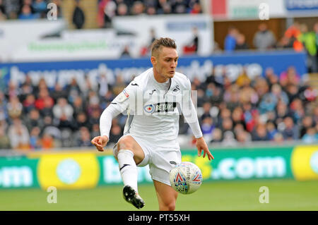 Swansea, Großbritannien. 6. Oktober 2018. Connor Roberts von Swansea City in Aktion. EFL Skybet Meisterschaft übereinstimmen, Swansea City v Ipswich Town an der Liberty Stadium in Swansea, Südwales am Samstag, den 6. Oktober 2018. Dieses Bild dürfen nur für redaktionelle Zwecke verwendet werden. Nur die redaktionelle Nutzung, eine Lizenz für die gewerbliche Nutzung erforderlich. Keine Verwendung in Wetten, Spiele oder einer einzelnen Verein/Liga/player Publikationen. pic von Phil Rees/Andrew Orchard sport Fotografie/Alamy leben Nachrichten Stockfoto