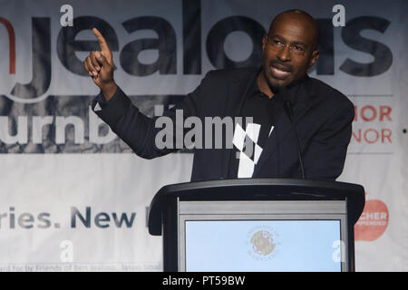 College Park, MD, USA. 6. Okt, 2018. Van Jones, politischer Aktivist, beobachtet, als er bei einer Rallye für Maryland gubernatorial Anwärter Ben eifersüchtig, in der Hoff Theater im Stempel Student Union gehalten an der Universität von Maryland in College Park. Credit: Evan Golub/ZUMA Draht/Alamy leben Nachrichten Stockfoto