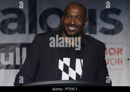 College Park, MD, USA. 6. Okt, 2018. Van Jones, politischer Aktivist, beobachtet, als er bei einer Rallye für Maryland gubernatorial Anwärter Ben eifersüchtig, in der Hoff Theater im Stempel Student Union gehalten an der Universität von Maryland in College Park. Credit: Evan Golub/ZUMA Draht/Alamy leben Nachrichten Stockfoto