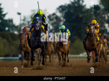 Lexington, KY, USA. 7 Okt, 2018. Oktober 06, 2018: die Knicks gehen mit Albin Jimenez gewinnt die Claiborne Breeders Futurity Staaten bei Keeneland Racecourse am Oktober 05, 2018 in Lexington, Kentucky. Evers/ESW/CSM/Alamy leben Nachrichten Stockfoto