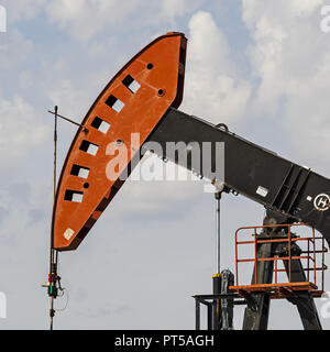 Stoughton, Saskatchewan, Kanada. 9 Sep, 2018. Ein Ölfeld pumpjack Vom Halbmond Punkt Energie pumpen Erdöl in der Nähe von Stoughton, Saskatchewan. Credit: bayne Stanley/ZUMA Draht/Alamy leben Nachrichten Stockfoto