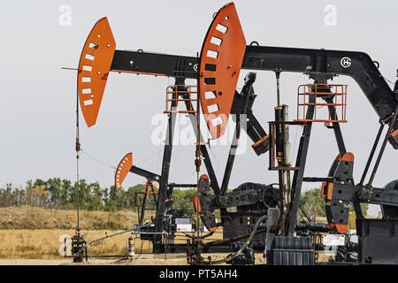 Stoughton, Saskatchewan, Kanada. 9 Sep, 2018. Ölfeld pumpjacks Vom Halbmond Punkt Energie Pumpe Rohöl in der Nähe von Stoughton, Saskatchewan. Credit: bayne Stanley/ZUMA Draht/Alamy leben Nachrichten Stockfoto