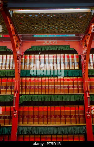 Berühmte Bibliothek mit chinesischen Einfluss in handelingskamer im Parlamentsgebäude in Den Haag, Hollandw Stockfoto