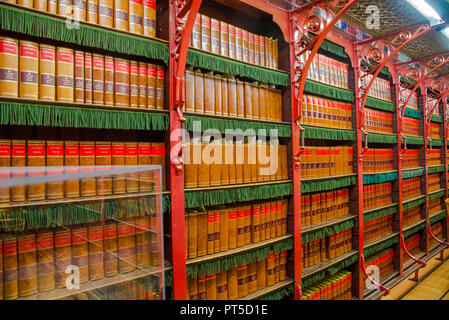 Berühmte Bibliothek mit chinesischen Einfluss in handelingskamer im Parlamentsgebäude in Den Haag, Hollandw Stockfoto