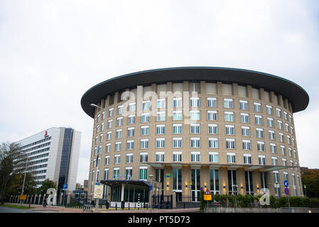 Hauptsitz der OVCW in Den Haag und, auf der linken Seite Marriot Hotel, Holland Stockfoto