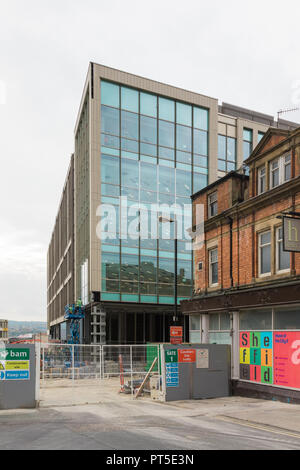 Sheffield Retail Viertel, ehemals Sevenstone Sanierung von Cambridge Street durch den ehemaligen Standort der Grosvenor Hotel Stockfoto