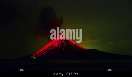 Krakatau, einer kleinen Insel in der Sunda Straße zwischen den Inseln Sumatra und Java ist einer der bekanntesten Vulkane der Welt. Es ist eine meist Stockfoto