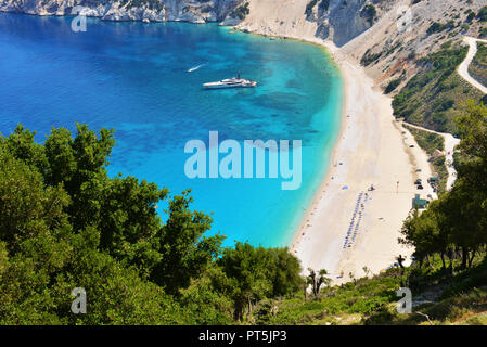 Berühmte Myrtos Beach in Kefalonia Insel. Griechenland. Stockfoto