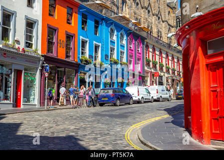 Edinburgh, Großbritannien - 5. Juli 2018: Victoria Street, zwischen 1829-34 als Teil einer Reihe von Verbesserungen an der Altstadt errichtet, mit dem Ziel der Verbesserung der Ac Stockfoto