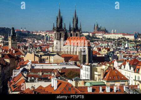 Überblick über die Prager Burg Prag Tschechische Republik Europa Stadt Europäisches Stadtbild Tyn Kirche unserer Lieben Frau vor Tyn Prag Wahrzeichen historische Gebäude Stockfoto