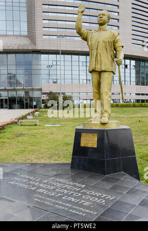 Äthiopien Addis Abeba, AU Afrikanische Union neue Gebäude, gebaut und von China begabt, Statue der frühere ghanaische Präsident Osagyefo Kwame Nkrumah/AETHIOPIEN, Addis Abeba, neues Gebaeude der Afrikanischen Union AU, gebaut und geschenkt von China Stockfoto