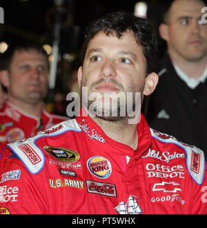 NASCAR Sprint Cup Fahrer Tony Stewart wartet auf Grubestraße für den Start der Budweiser Shootout bei Daytona International Speedway in Daytona Beach, Florida am 7. Februar 2009. Stockfoto