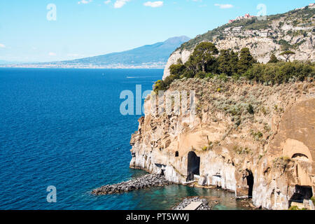 Landschaft der Halbinsel Sorrentina, Meta di Sorrento und Sant'Agnello, Neapel, Italien Stockfoto