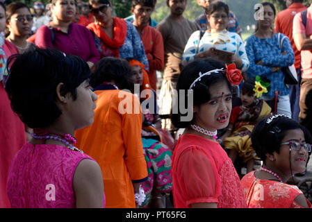 Kolkata, Indien. 06 Okt, 2018. Eltern, Kinder mit zerebraler Lähmung und Sozialarbeiter in einem kulturellen Programm zu Welt Zerebralparese Tag Feiern teilnehmen. Welt Zerebralparese Tag beobachtet jährliche am 6. Oktober zu feiern und bestätige das Leben der 17 Millionen Menschen mit Zerebralparese (CP). Credit: Saikat Paul/Pacific Press/Alamy leben Nachrichten Stockfoto