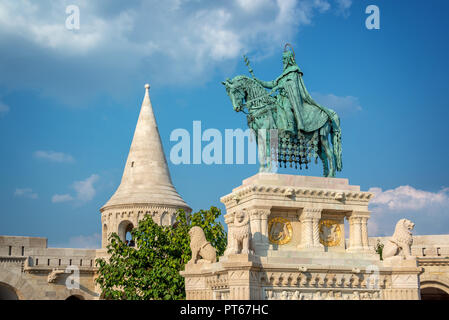 St. Stephen's Statue am Fisherman's Bastion in Budapest, Ungarn Stockfoto